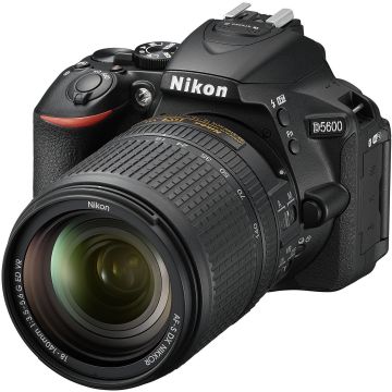 Nikon D5600 + AF-S 18-140 VR KIT